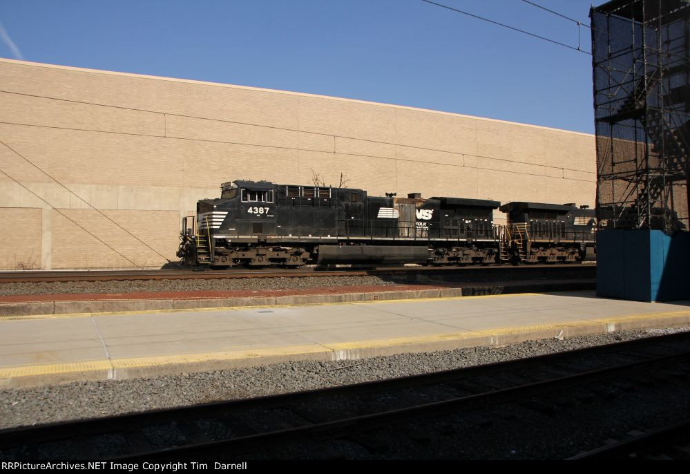 NS 4387 leads 21W